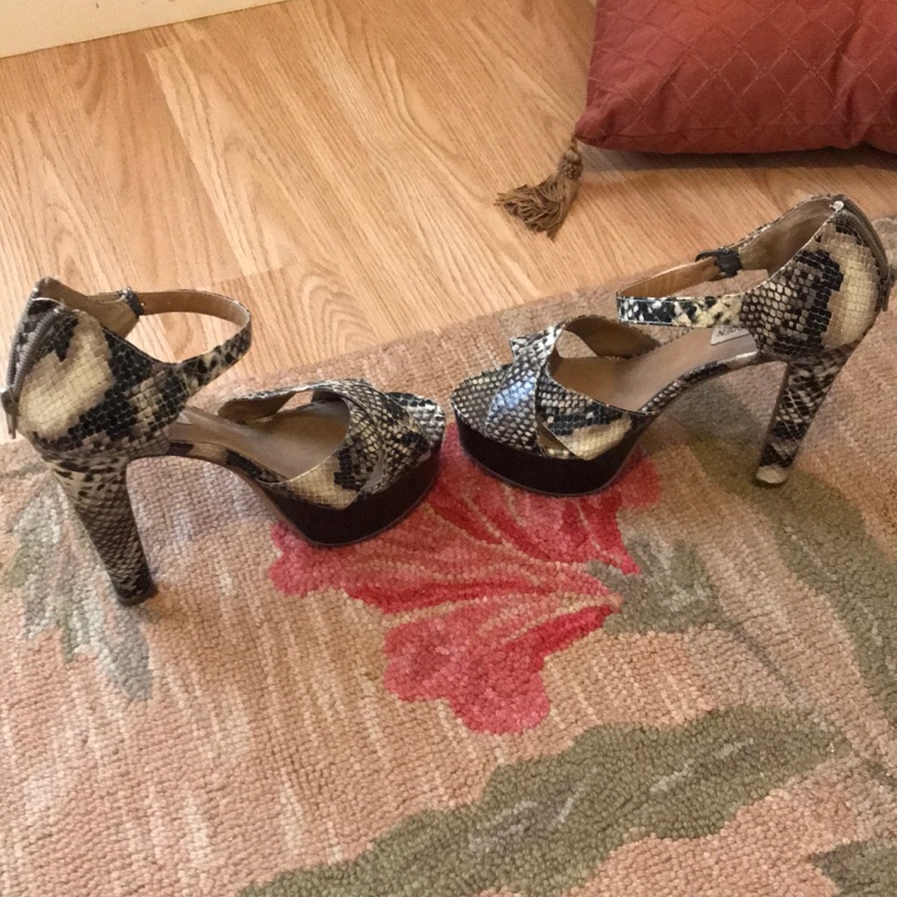 Heels - Picture 3 of 3